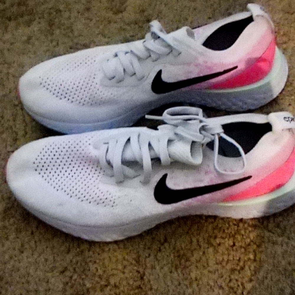 Women's Nike epic 7.5 tennis shoe